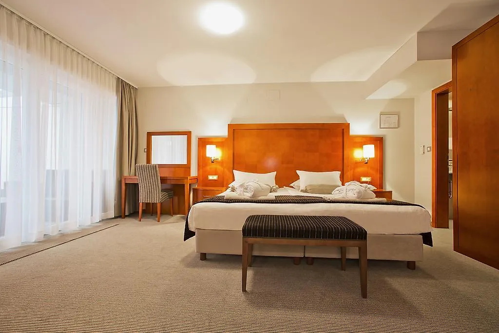 מאלינסקה Spa & Wellness Hotel Pinia 4*,  קרואטיה